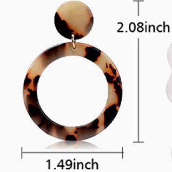 Sophisticated tortoiseshell circle earrings - Picture 3 of 4
